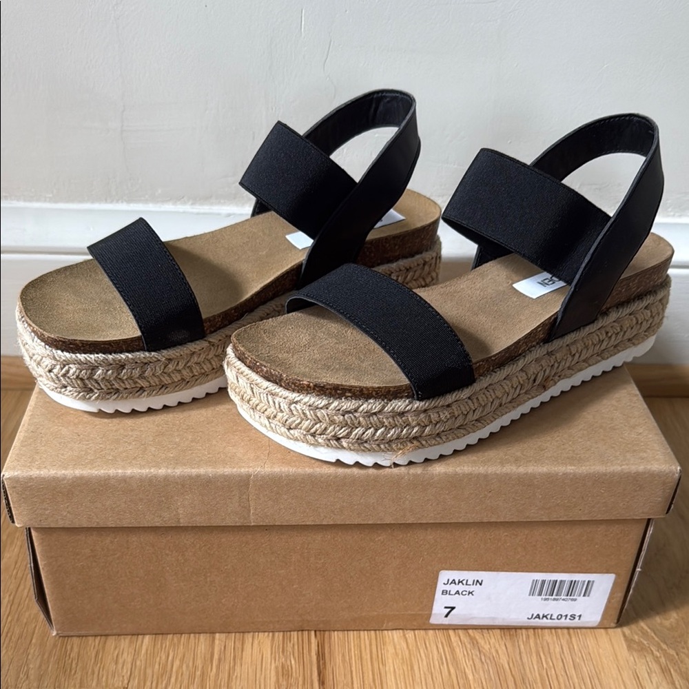 NEW Steve Madden Jaklin Black Platform Sandals – Size 7
